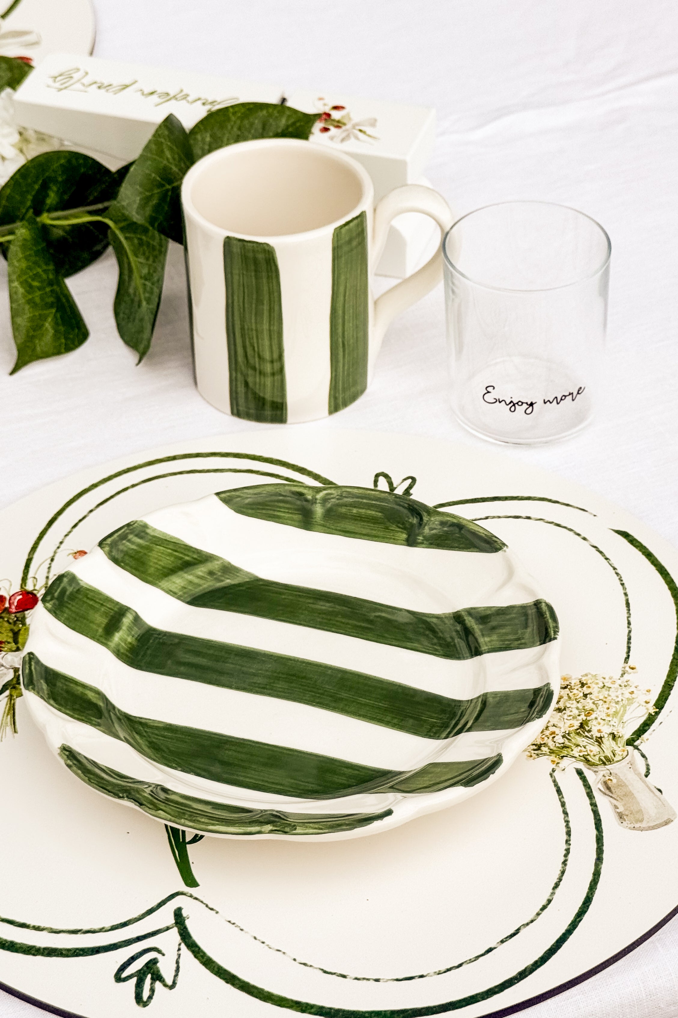 Set Due Piatti in Ceramica Righe Verdi - Slow Living, la Tavola in Stile Dolce Vita