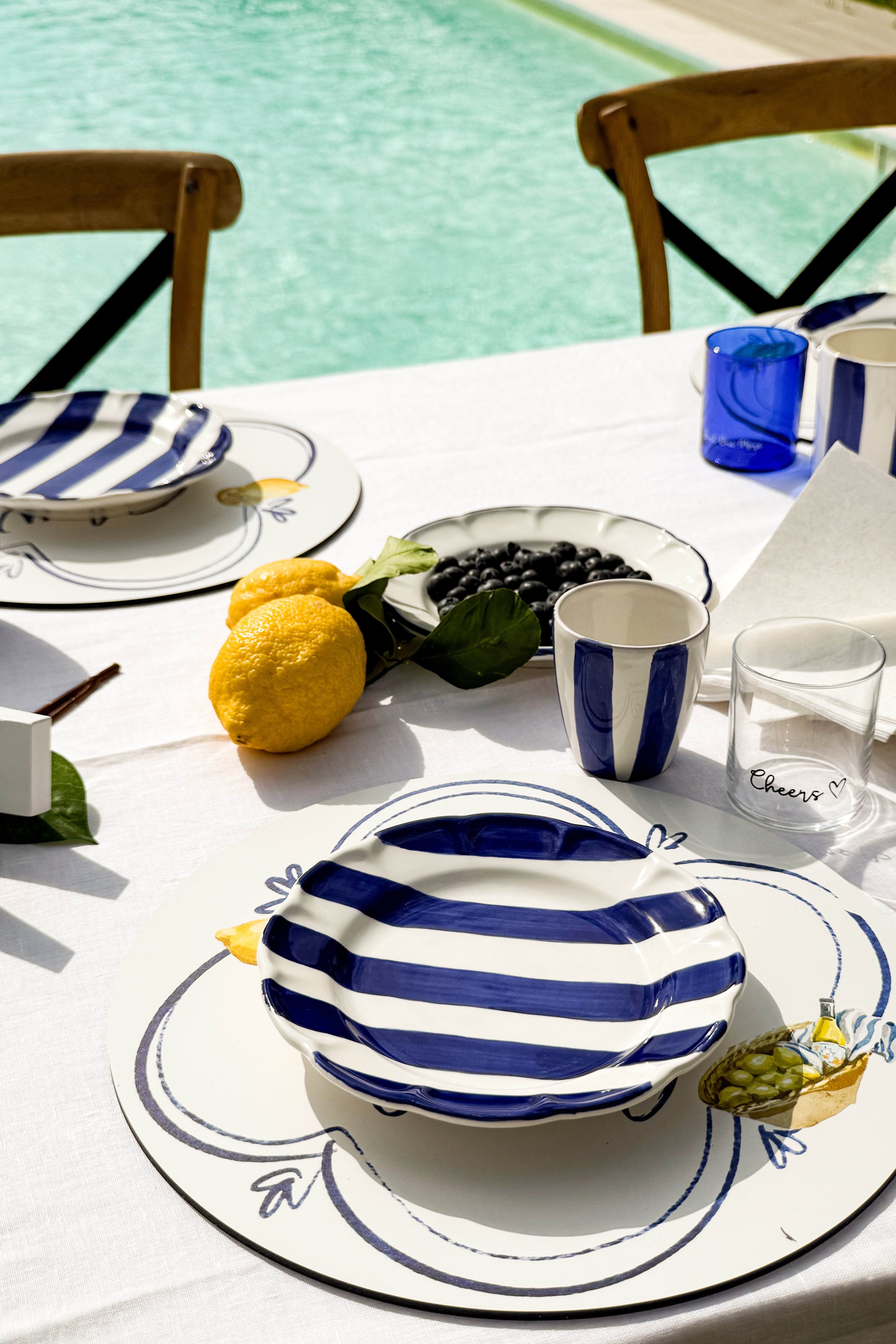 Bicchiere in Ceramica Righe Blu - Slow Living, la Tavola in Stile Dolce Vita