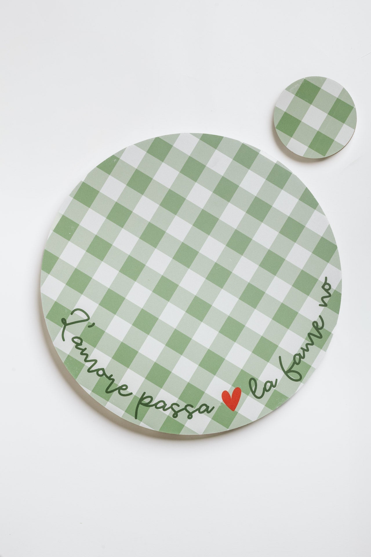 Set 4 sottopiatti + Set 4 sottobicchieri quadretti - L'amore passa, la fame no