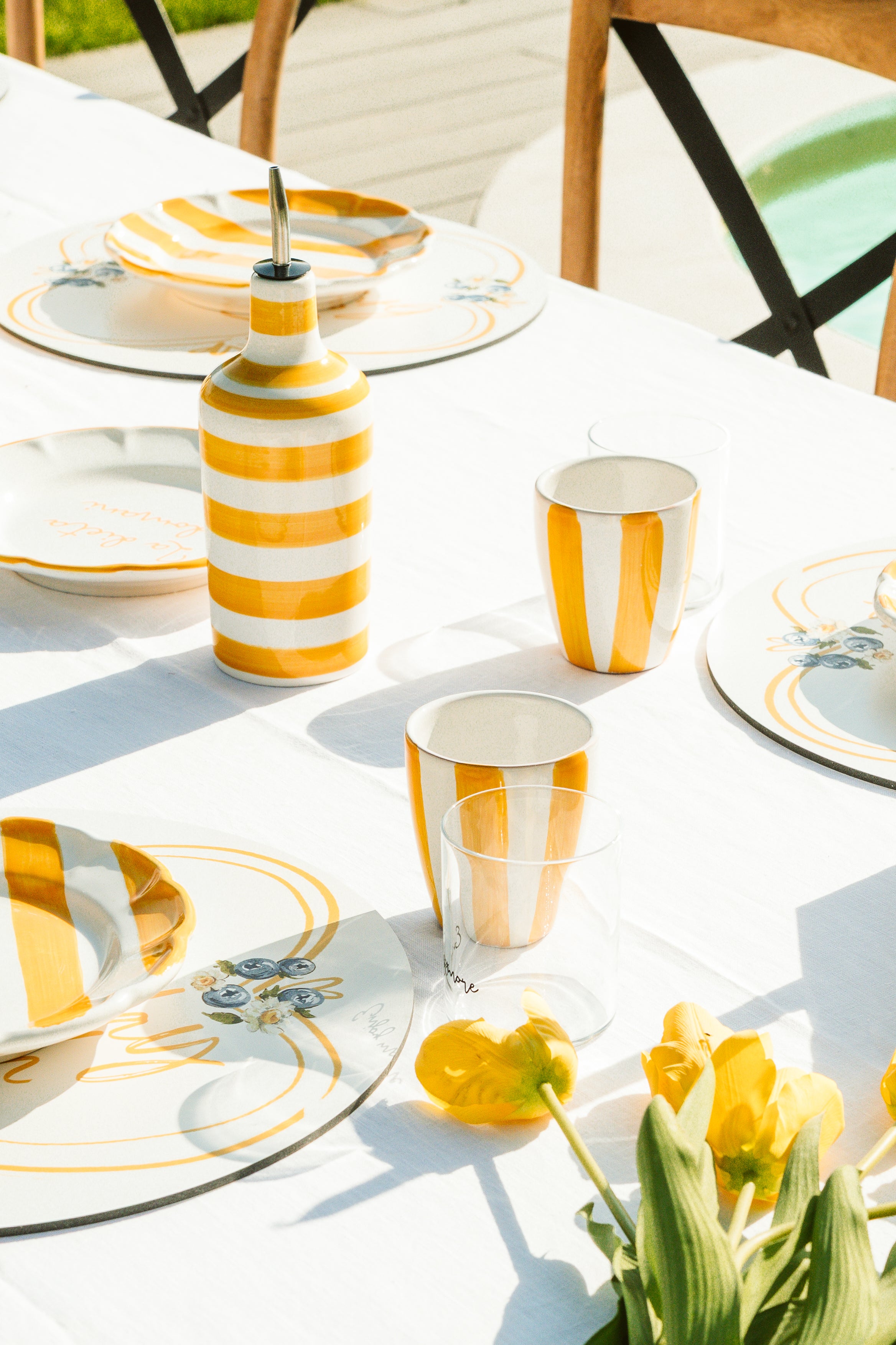 Bicchiere in Ceramica Righe Gialle - Slow Living, la Tavola in Stile Dolce Vita
