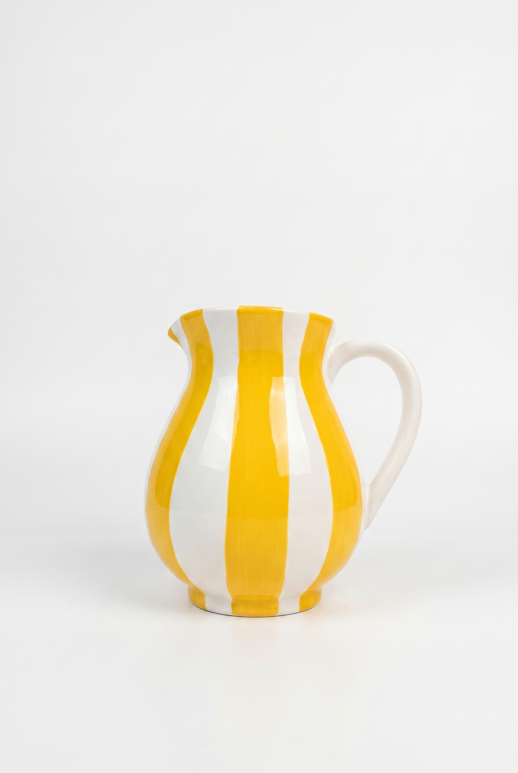 Brocca in Ceramica Righe Gialle - Slow Living, la Tavola in Stile Dolce Vita