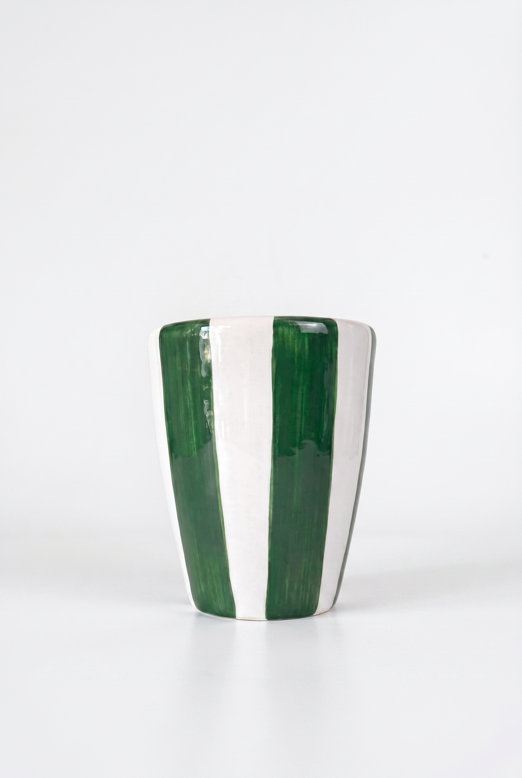 Bicchiere in Ceramica Righe Verdi - Slow Living, la Tavola in Stile Dolce Vita