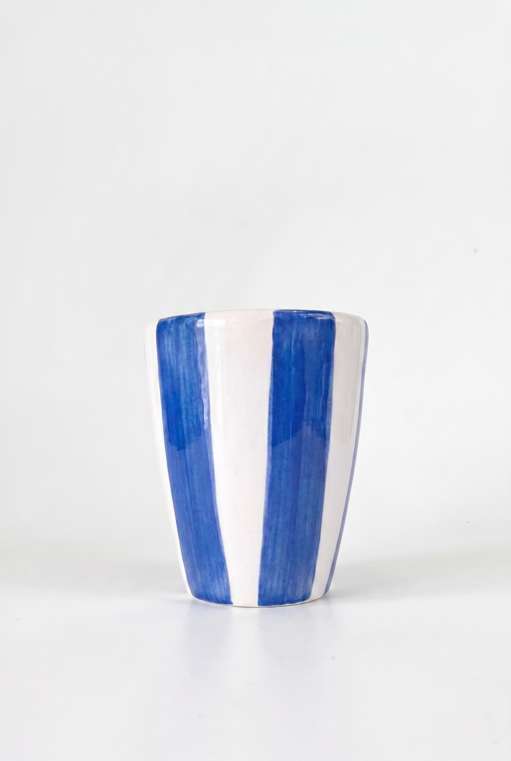 Bicchiere in Ceramica Righe Blu - Slow Living, la Tavola in Stile Dolce Vita