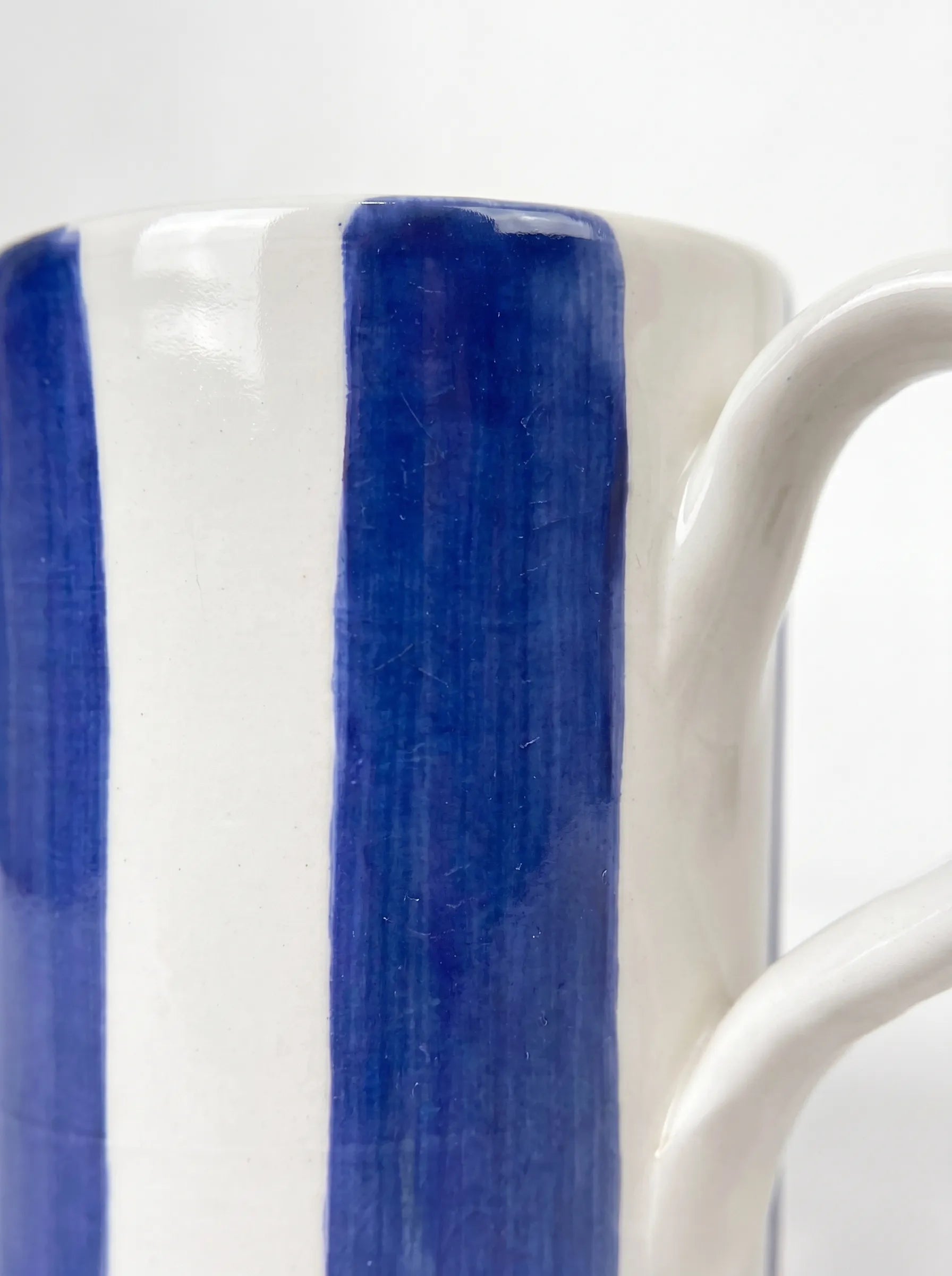 Tazza Mug in Ceramica Righe Blu - Slow Living, la Tavola in Stile Dolce Vita